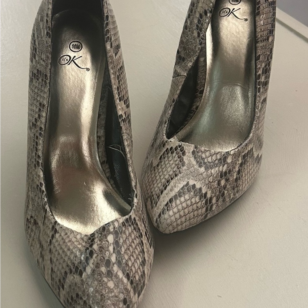 Pumps Pointed Snake-Print Pumps in Gray by it’s OK 10 M
